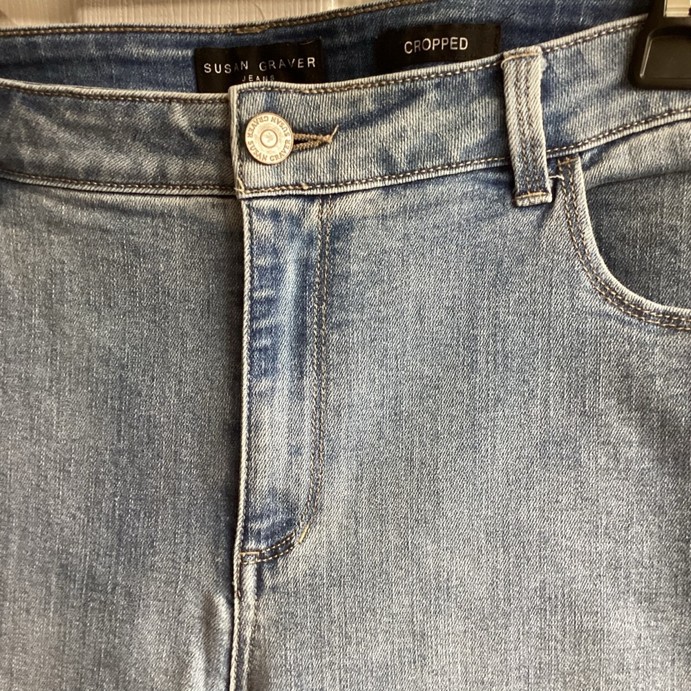 Susan Graver Cropped straight leg jeans medium blue Size 12 frayed rounded hem - Picture 4 of 8